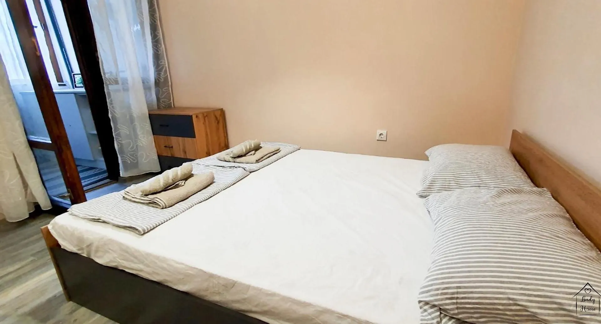 Lindy Home Burgas City Apartmán