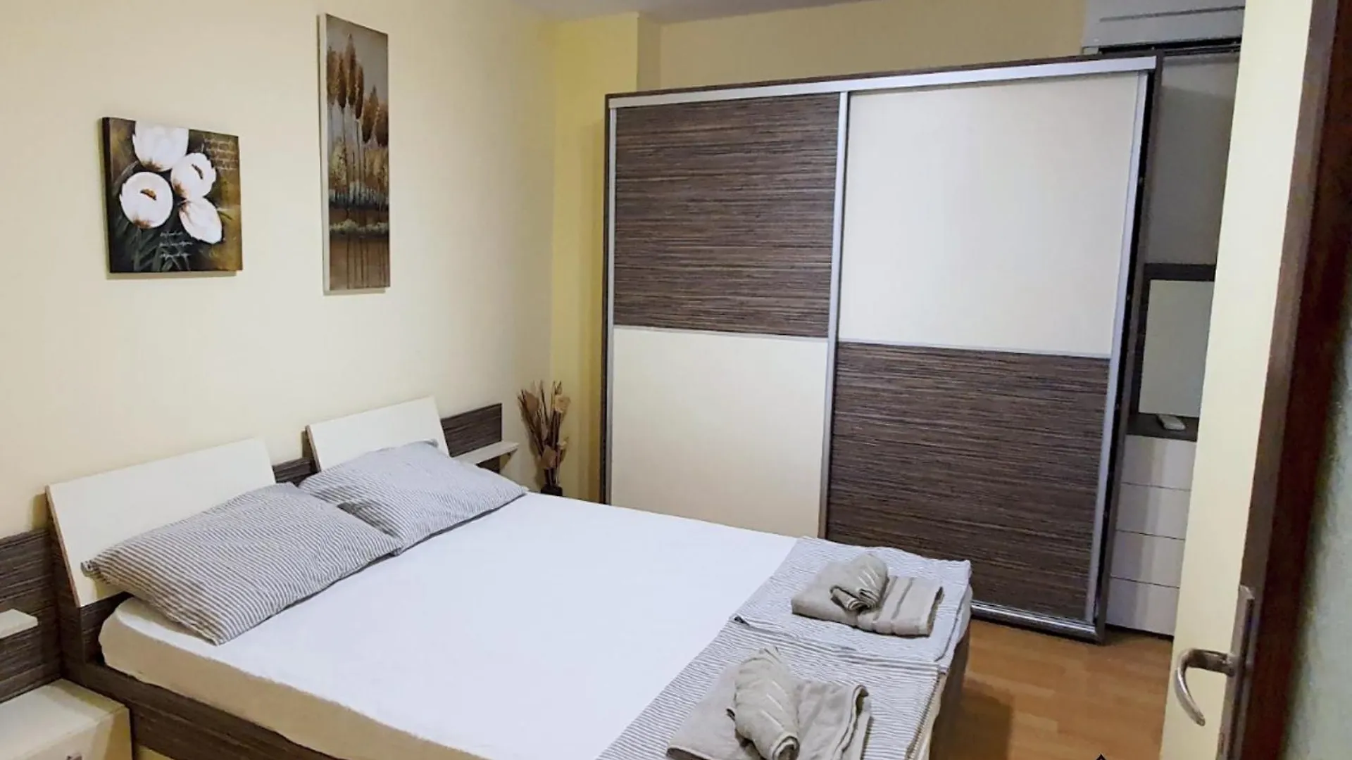 Lindy Home Burgas City 0*,